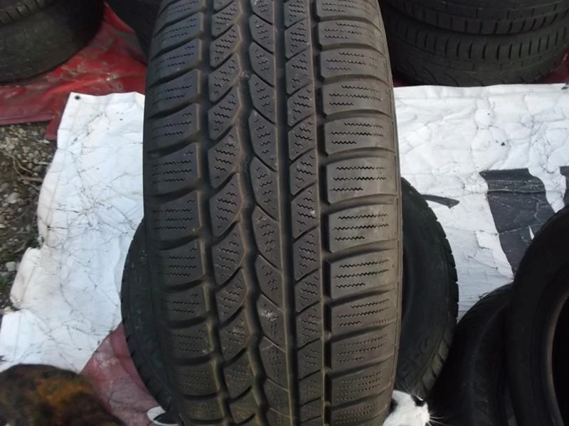 Гуми Зимни 215/60R17, снимка 2 - Гуми и джанти - 8930706