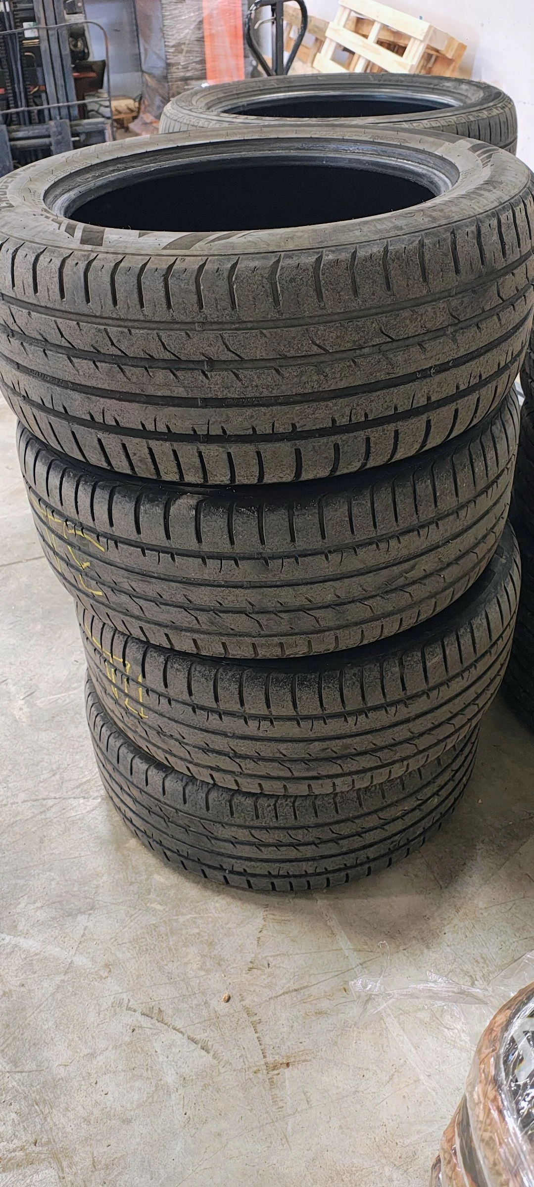 Гуми Летни 285/50R20, снимка 3 - Гуми и джанти - 53881739