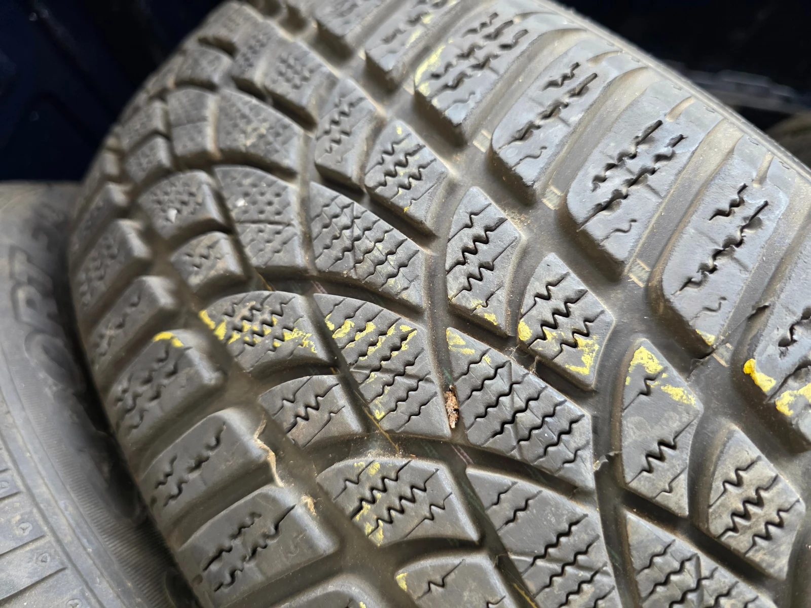 Гуми Зимни 195/65R15, снимка 3 - Гуми и джанти - 53953742