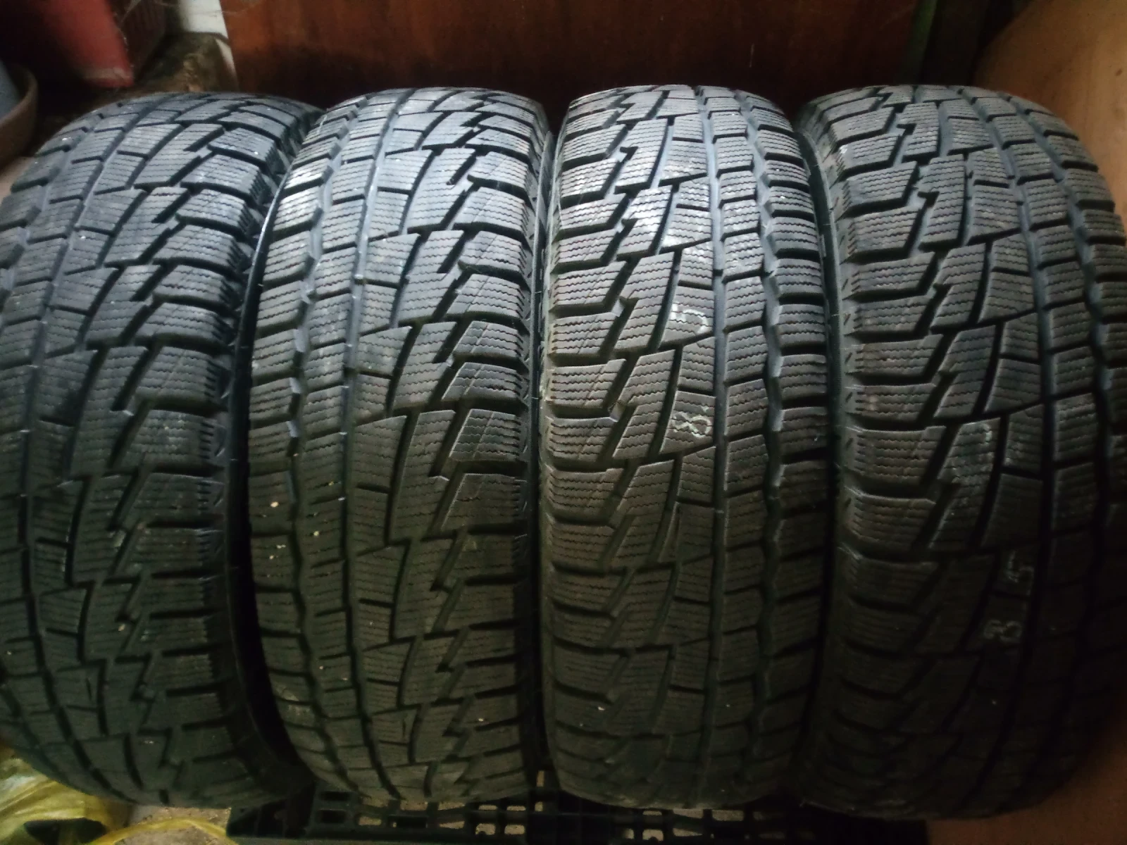 Гуми Зимни 215/70R16