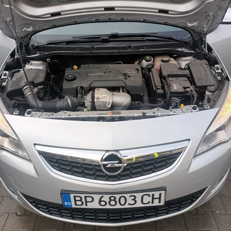 Opel Astra, снимка 11 - Автомобили и джипове - 48932347