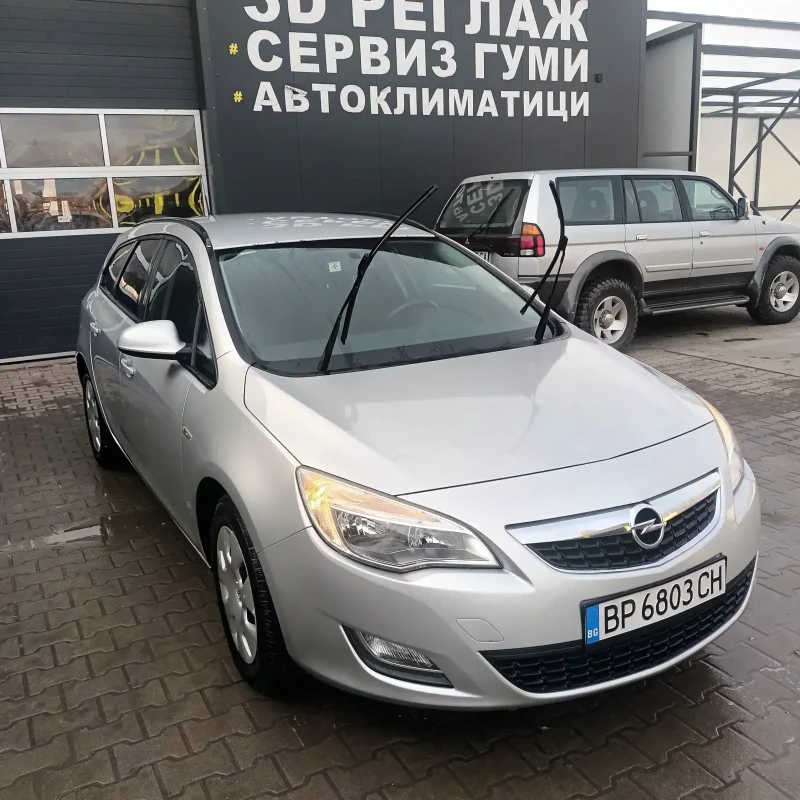 Opel Astra, снимка 1 - Автомобили и джипове - 48932347