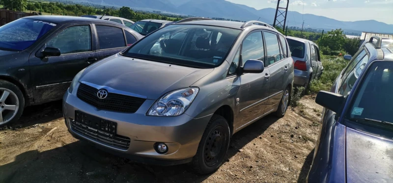 Toyota Corolla verso 2.0, снимка 3 - Автомобили и джипове - 50466886