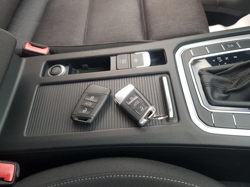 VW Passat 1.6ТДИ, снимка 10 - Автомобили и джипове - 51913023