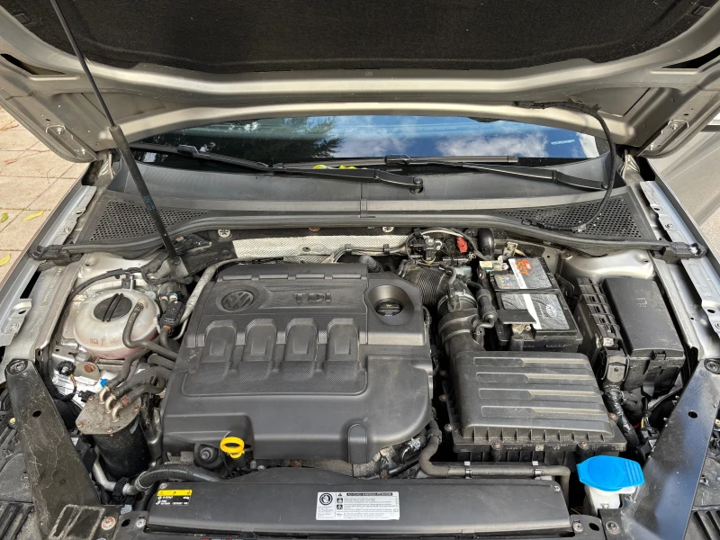 VW Passat 2.0 TDI Distronic/Park Assist/Massage, снимка 15 - Автомобили и джипове - 52514256