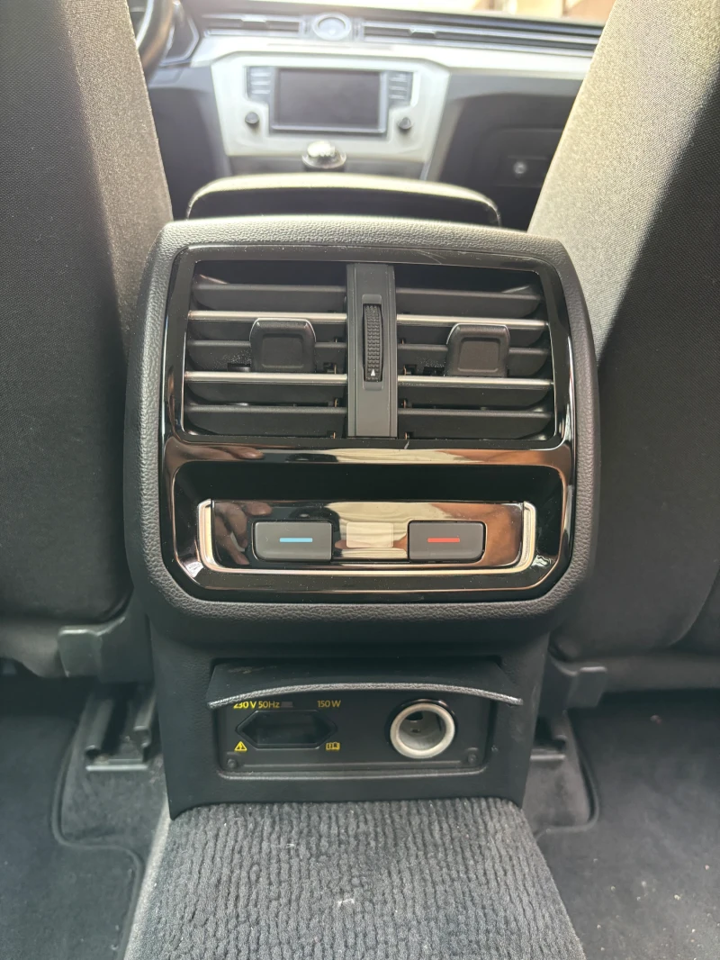 VW Passat 2.0 TDI Distronic/Park Assist/Massage, снимка 13 - Автомобили и джипове - 52514256