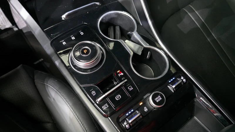 Kia K5 2.0 NOBLESSE, снимка 8 - Автомобили и джипове - 52559503