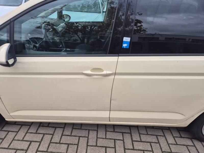 VW Touran 2.0, снимка 6 - Автомобили и джипове - 52672695