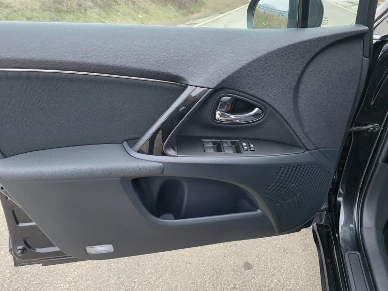 Toyota Avensis 2.0 D4D Навигация Камера Евро 5, снимка 5 - Автомобили и джипове - 53492378