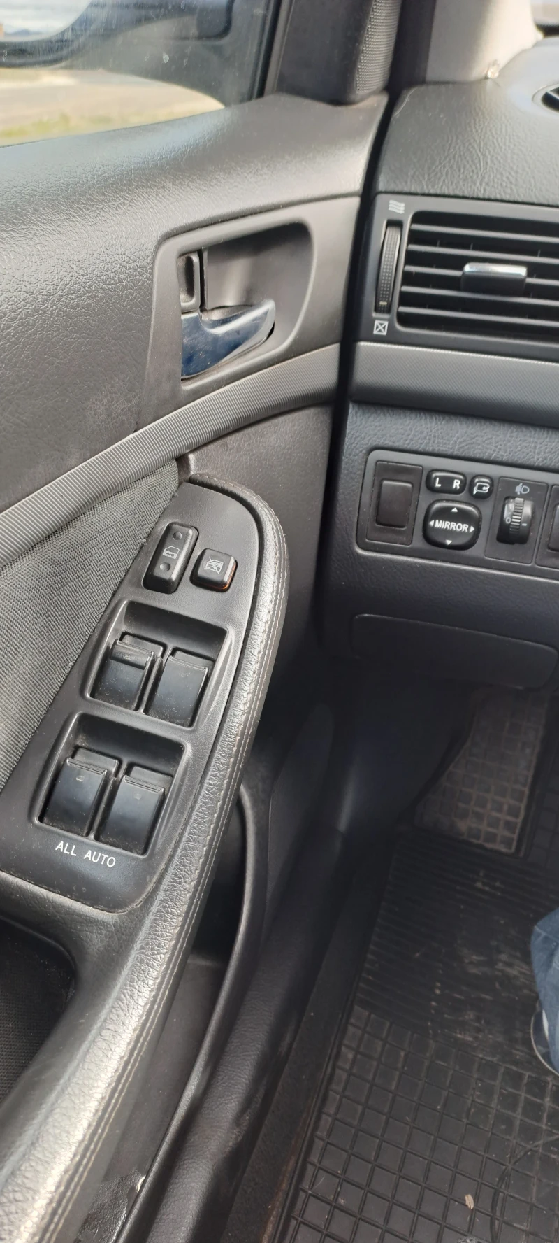 Toyota Avensis, снимка 10 - Автомобили и джипове - 53537399