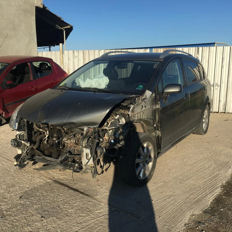 Toyota Corolla verso 2.2D4D, снимка 11 - Автомобили и джипове - 15881872