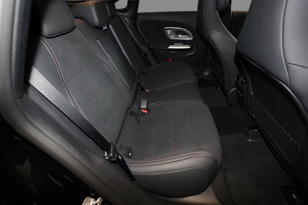 Mercedes-Benz CLA 220 4Matic = AMG Line = Premium Гаранция, снимка 10 - Автомобили и джипове - 55788040