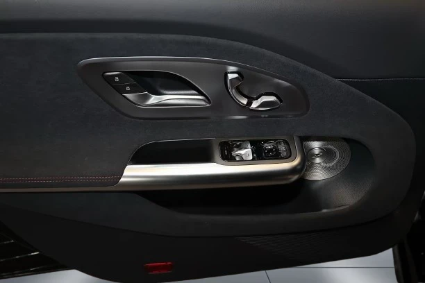 Mercedes-Benz CLA 220 4Matic = AMG Line = Premium Гаранция, снимка 3 - Автомобили и джипове - 55788040