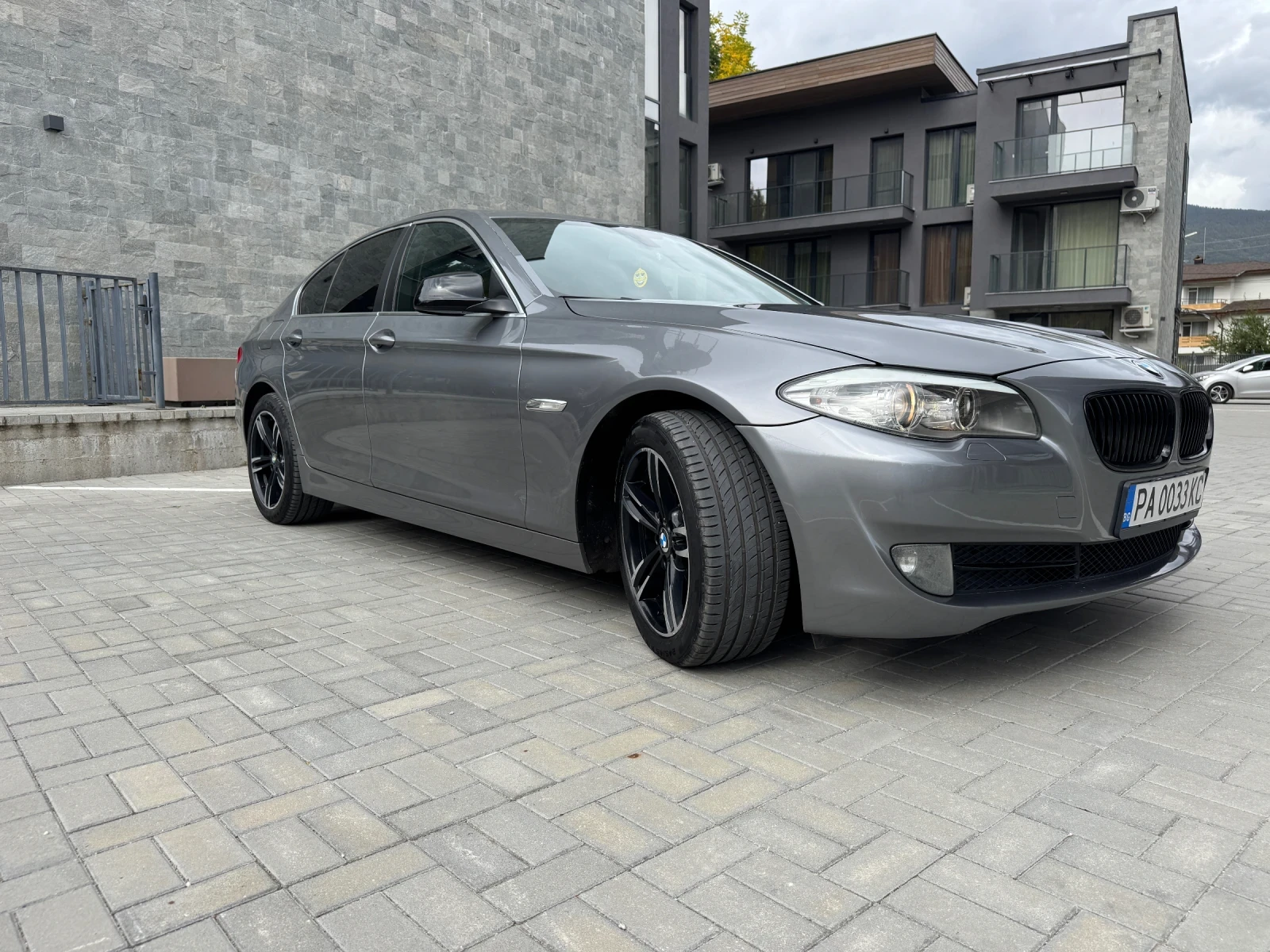 BMW 520 2.0D xDrive, 8ZF - изображение 3