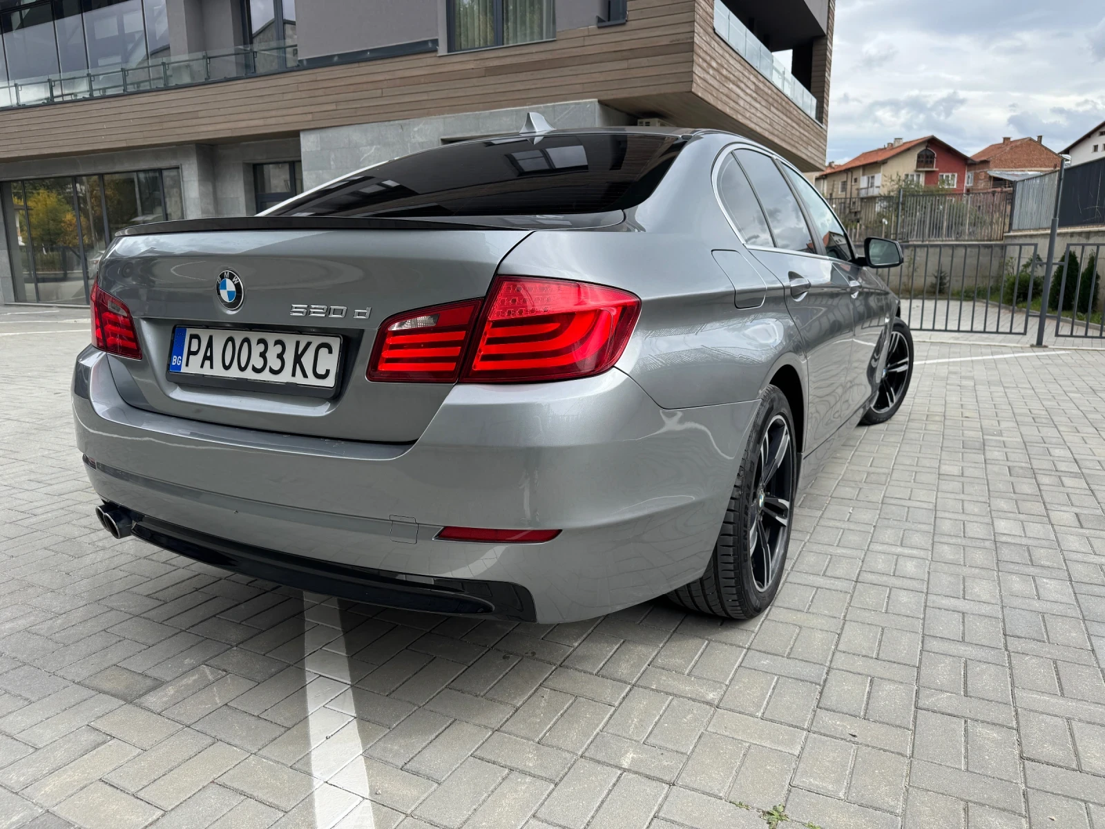 BMW 520 2.0D xDrive, 8ZF - изображение 5