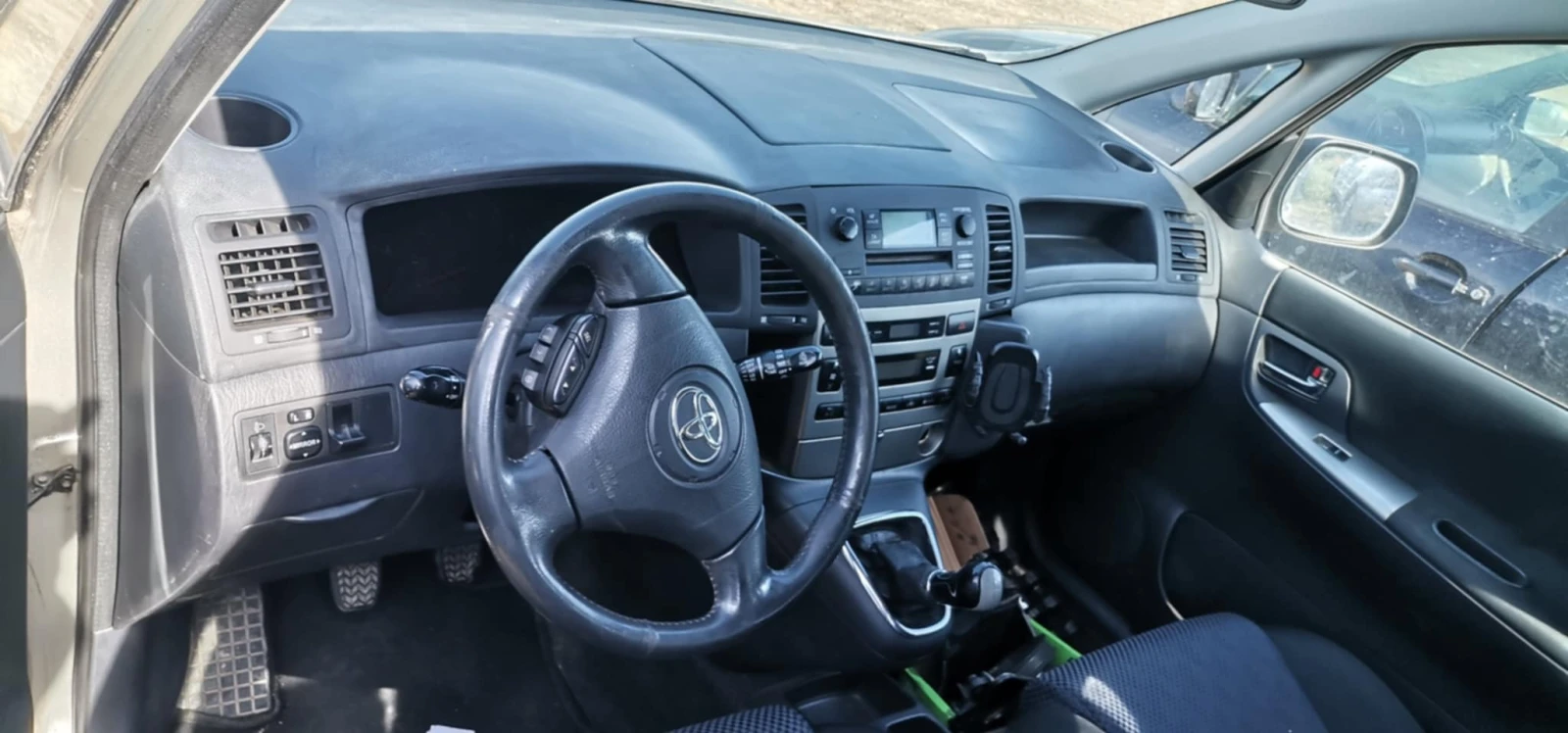 Toyota Corolla verso 2.0 - изображение 5