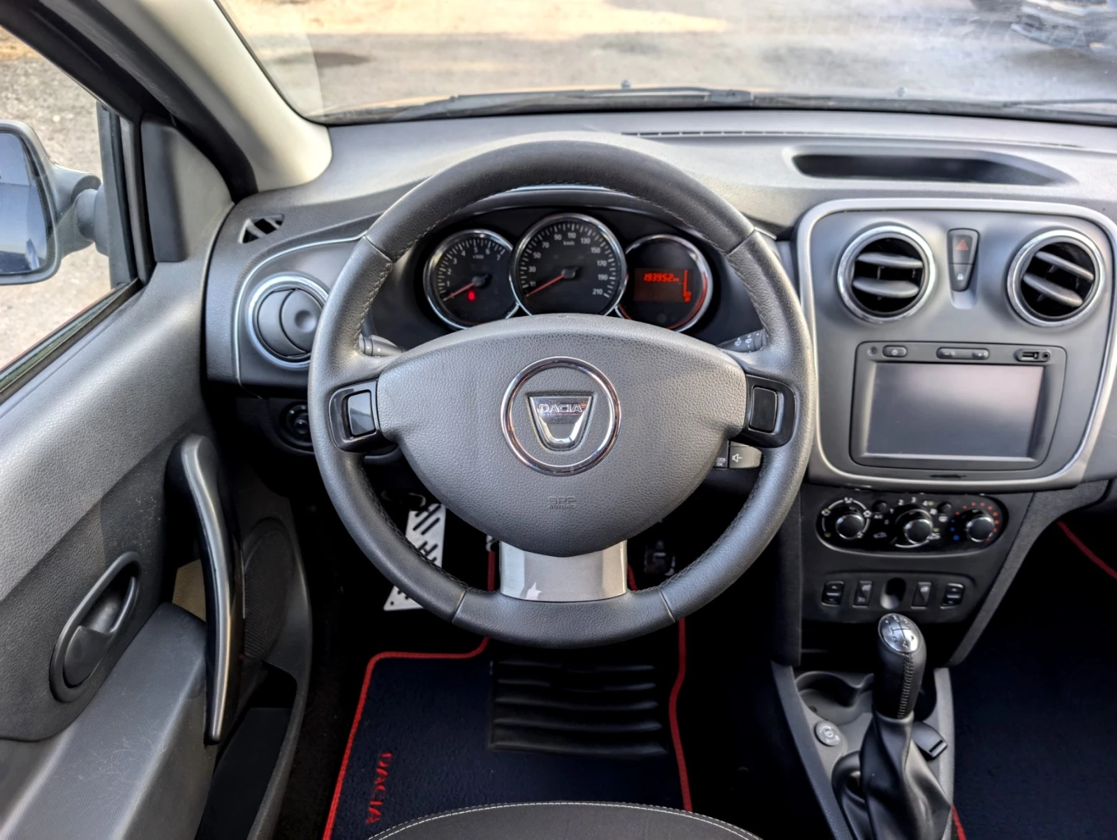 Dacia Logan 1.2i 75кс. Газ Клима  БОНБОН - изображение 9