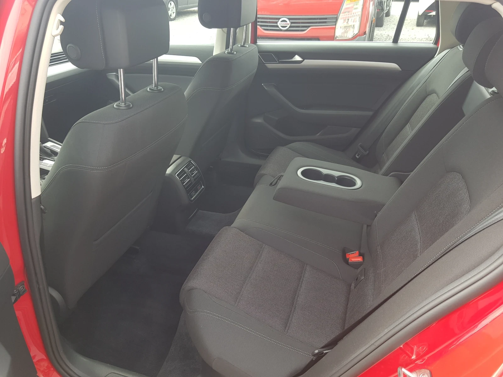 VW Passat 1.6ТДИ - изображение 9