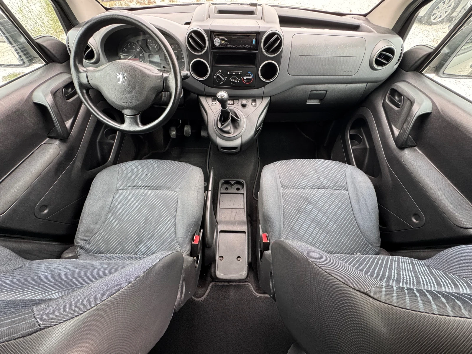 Peugeot Partner 1.6 HDI 90к.с TEPPE / КЛИМАТИК / НАПЪЛНО ОБСЛУЖЕНА - изображение 8