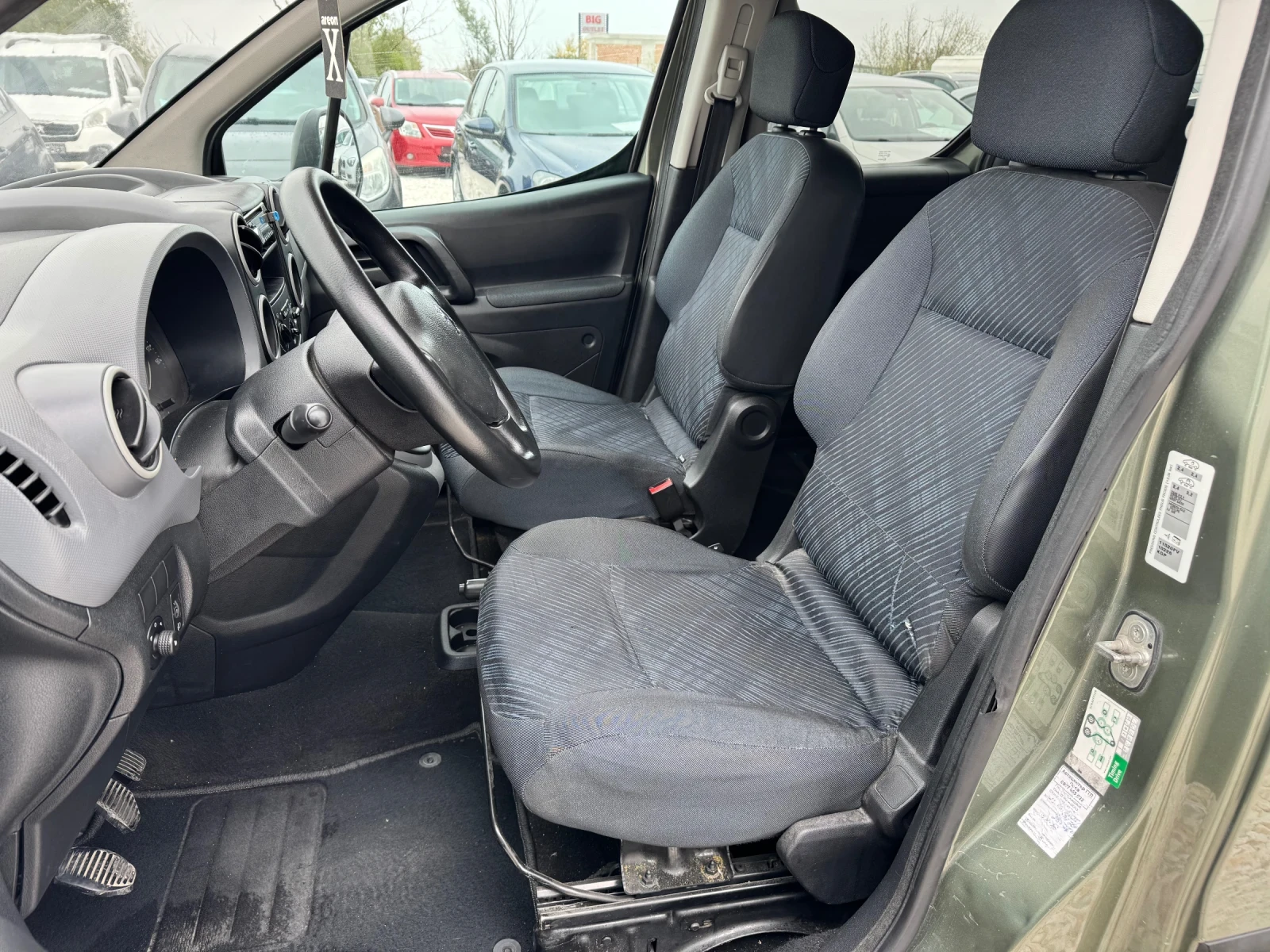 Peugeot Partner 1.6 HDI 90к.с TEPPE / КЛИМАТИК / НАПЪЛНО ОБСЛУЖЕНА - изображение 9