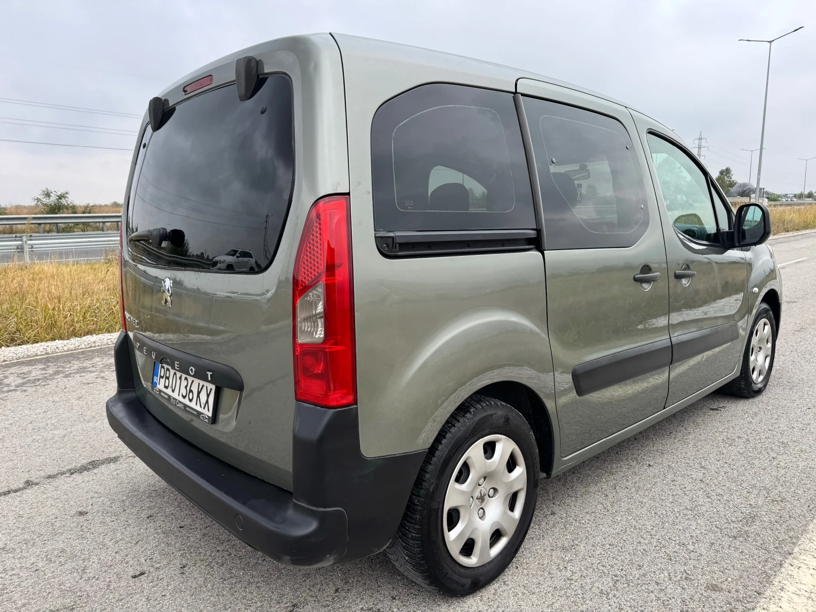 Peugeot Partner 1.6 HDI 90к.с TEPPE / КЛИМАТИК / НАПЪЛНО ОБСЛУЖЕНА - изображение 7