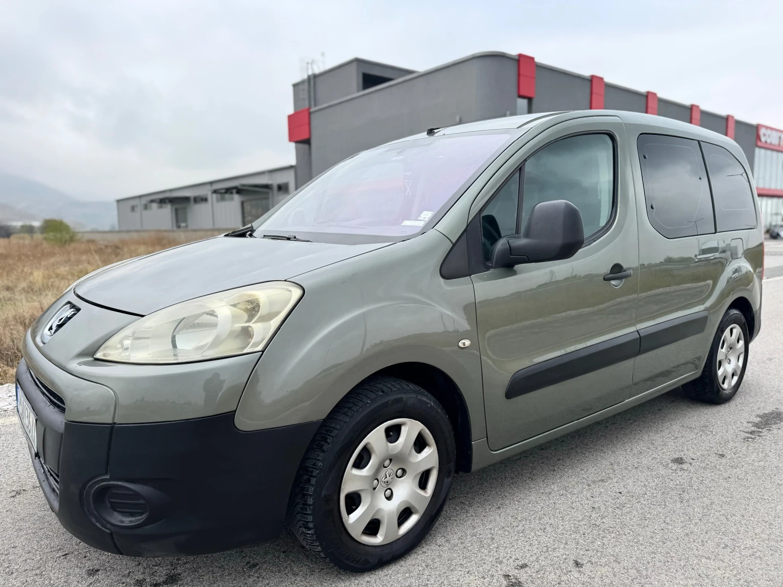 Peugeot Partner 1.6 HDI 90к.с TEPPE / КЛИМАТИК / НАПЪЛНО ОБСЛУЖЕНА - изображение 3