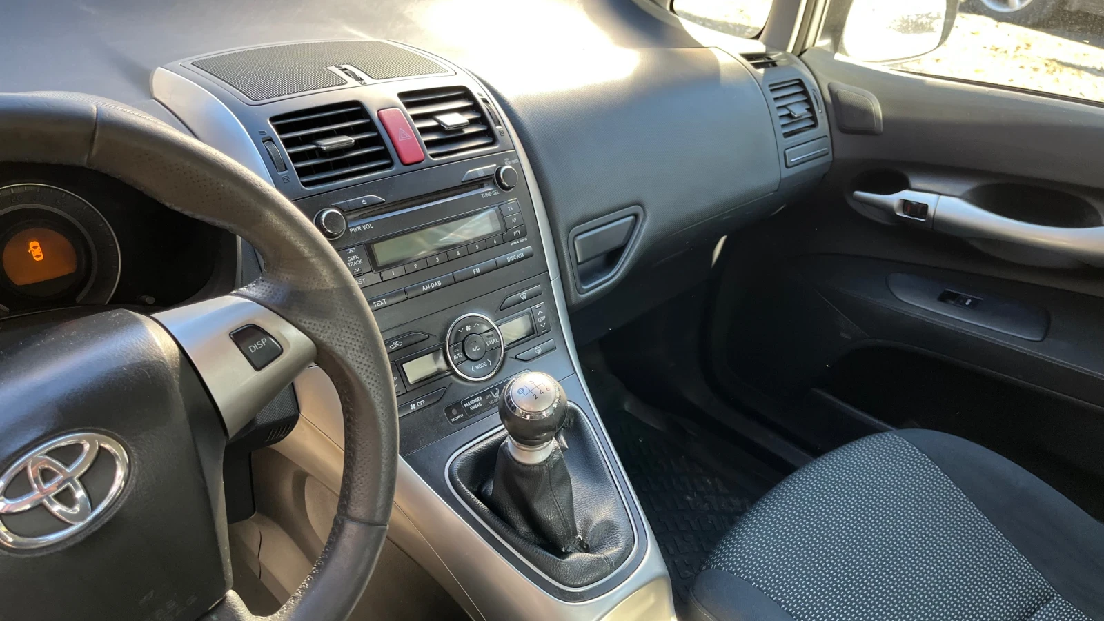 Toyota Auris  - изображение 4