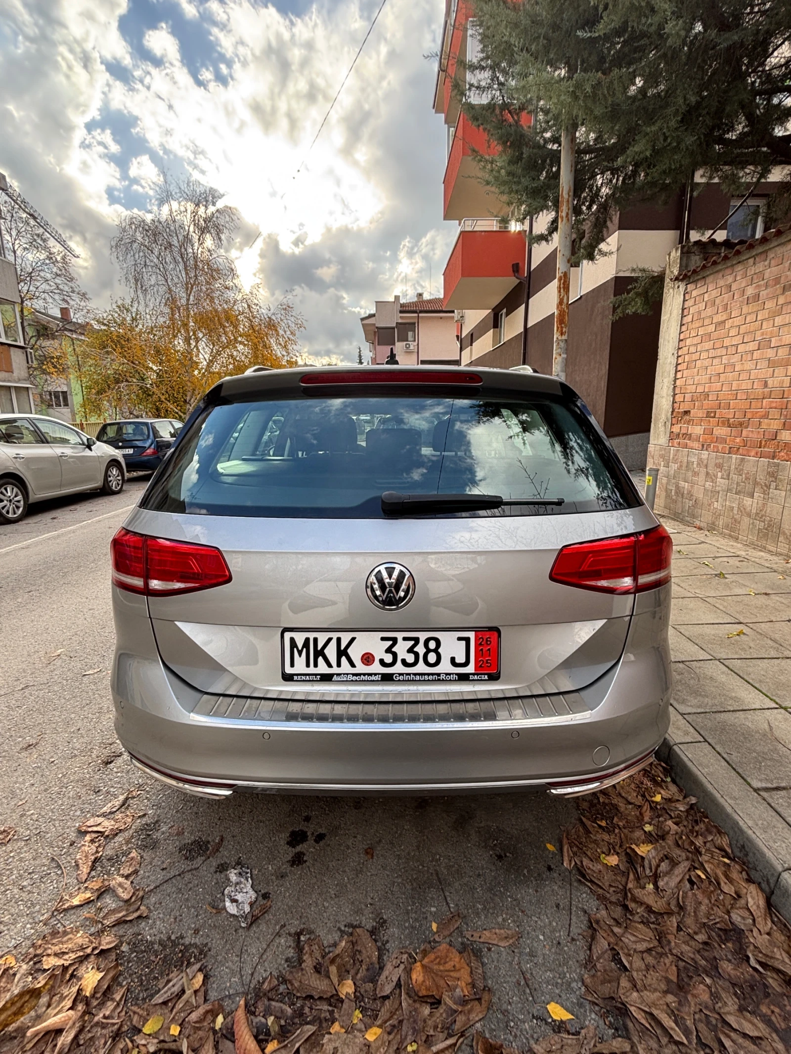 VW Passat 2.0 TDI Distronic/Park Assist/Massage - изображение 4