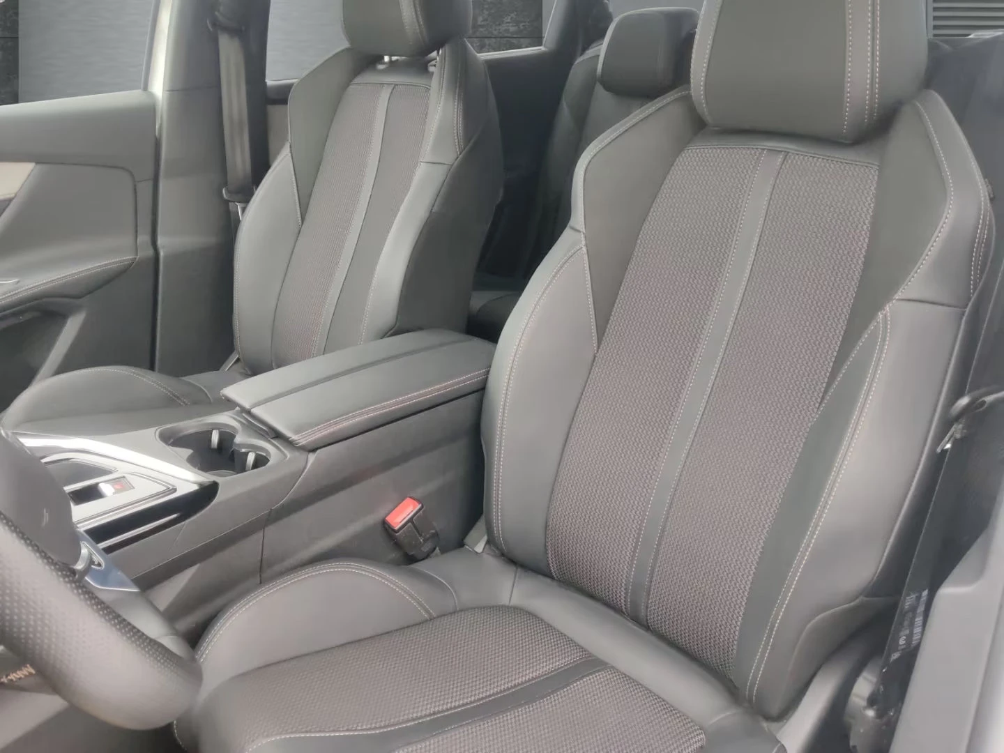 Peugeot 5008 GT/131HP/360/PANO/DIGITAL/LED/ACC/111z - изображение 10