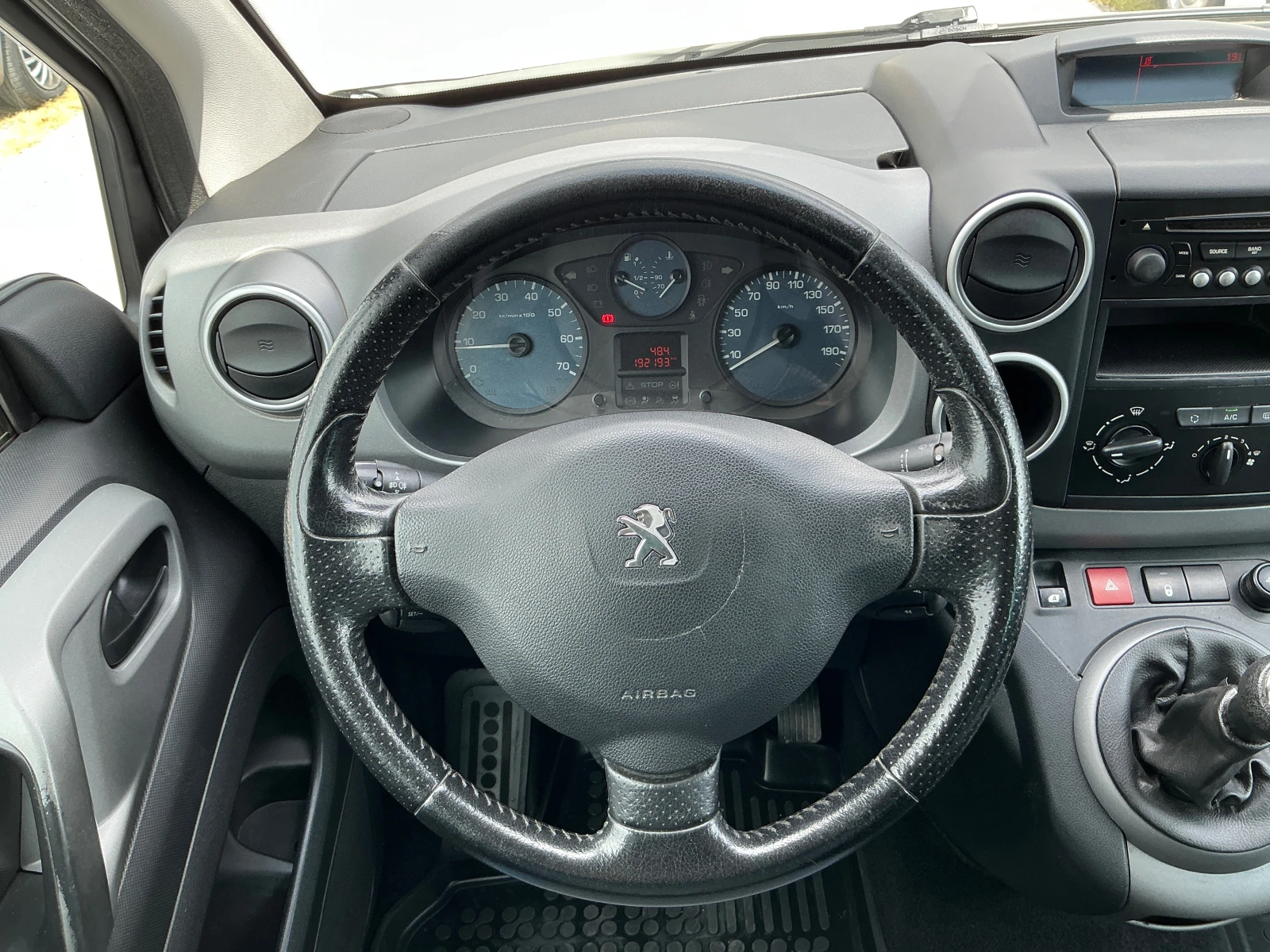 Peugeot Partner 1.6 hdi, снимка 11 - Автомобили и джипове - 54390418