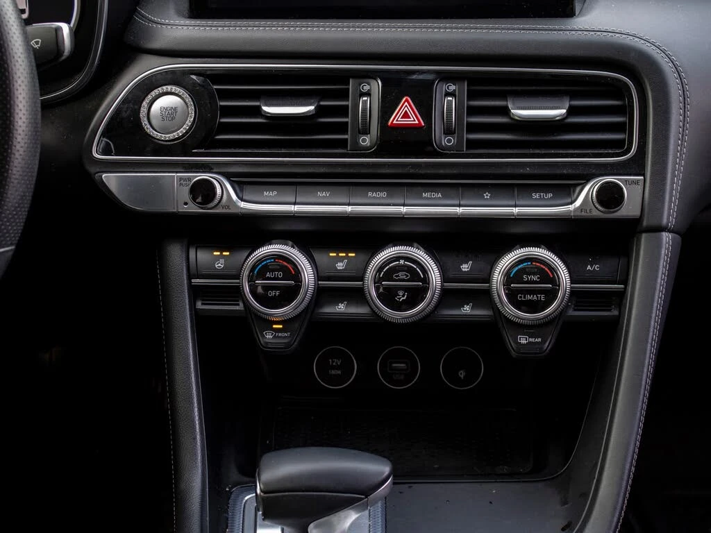 Genesis G70  2.0T Advanced AWD, снимка 13 - Автомобили и джипове - 54598600