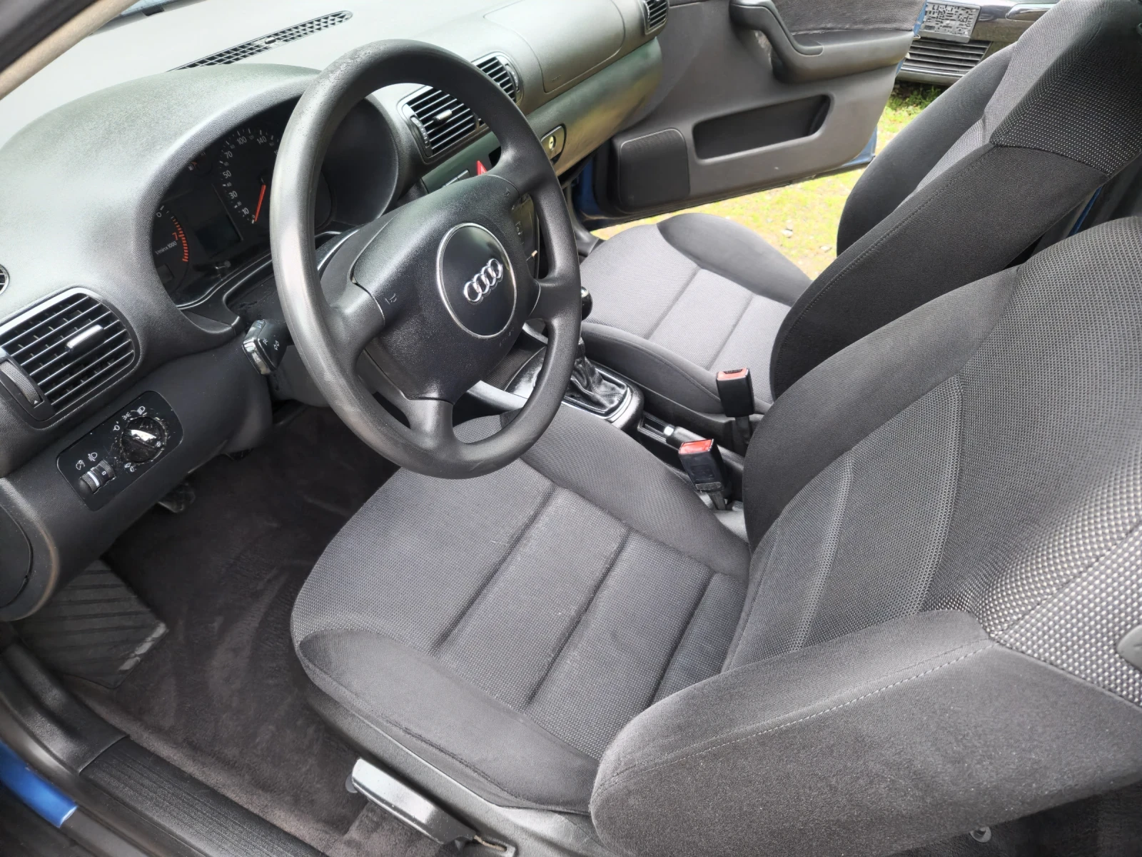 Audi A3 1.6 Безин, снимка 10 - Автомобили и джипове - 54651095