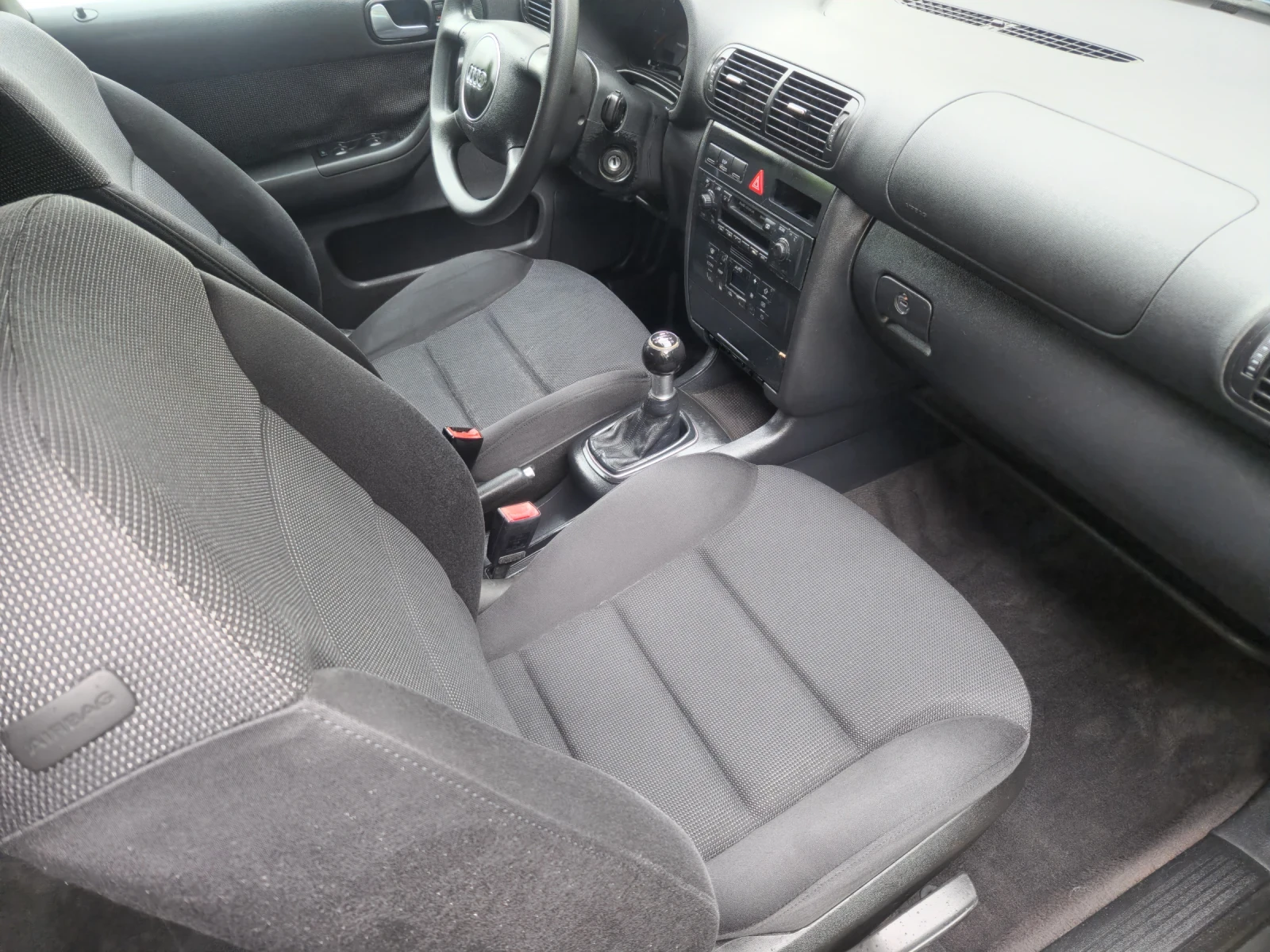 Audi A3 1.6 Безин, снимка 9 - Автомобили и джипове - 54651095