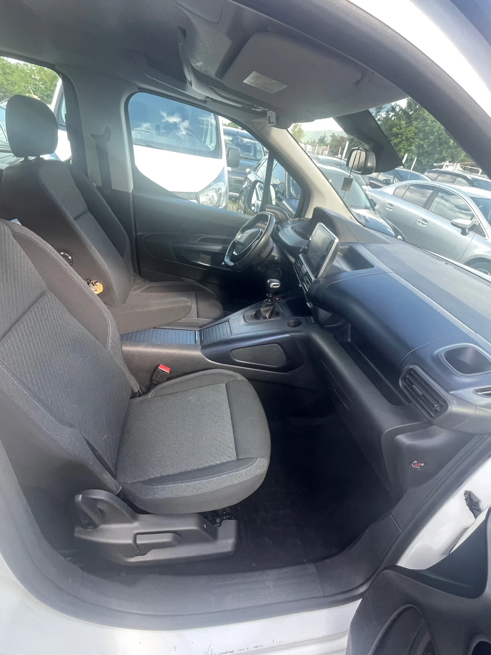 Peugeot Rifter, снимка 8 - Автомобили и джипове - 54928465