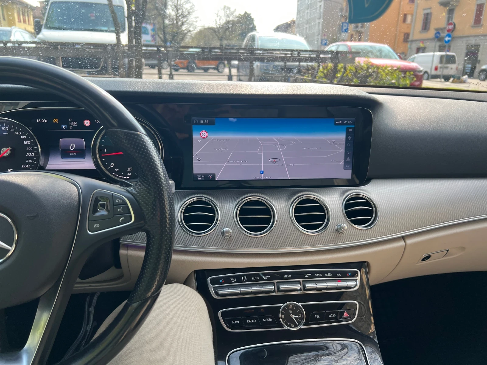 Mercedes-Benz E 220, снимка 13 - Автомобили и джипове - 55386319