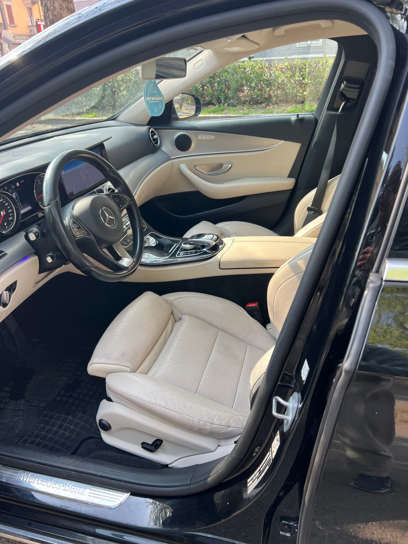 Mercedes-Benz E 220, снимка 9 - Автомобили и джипове - 55386319