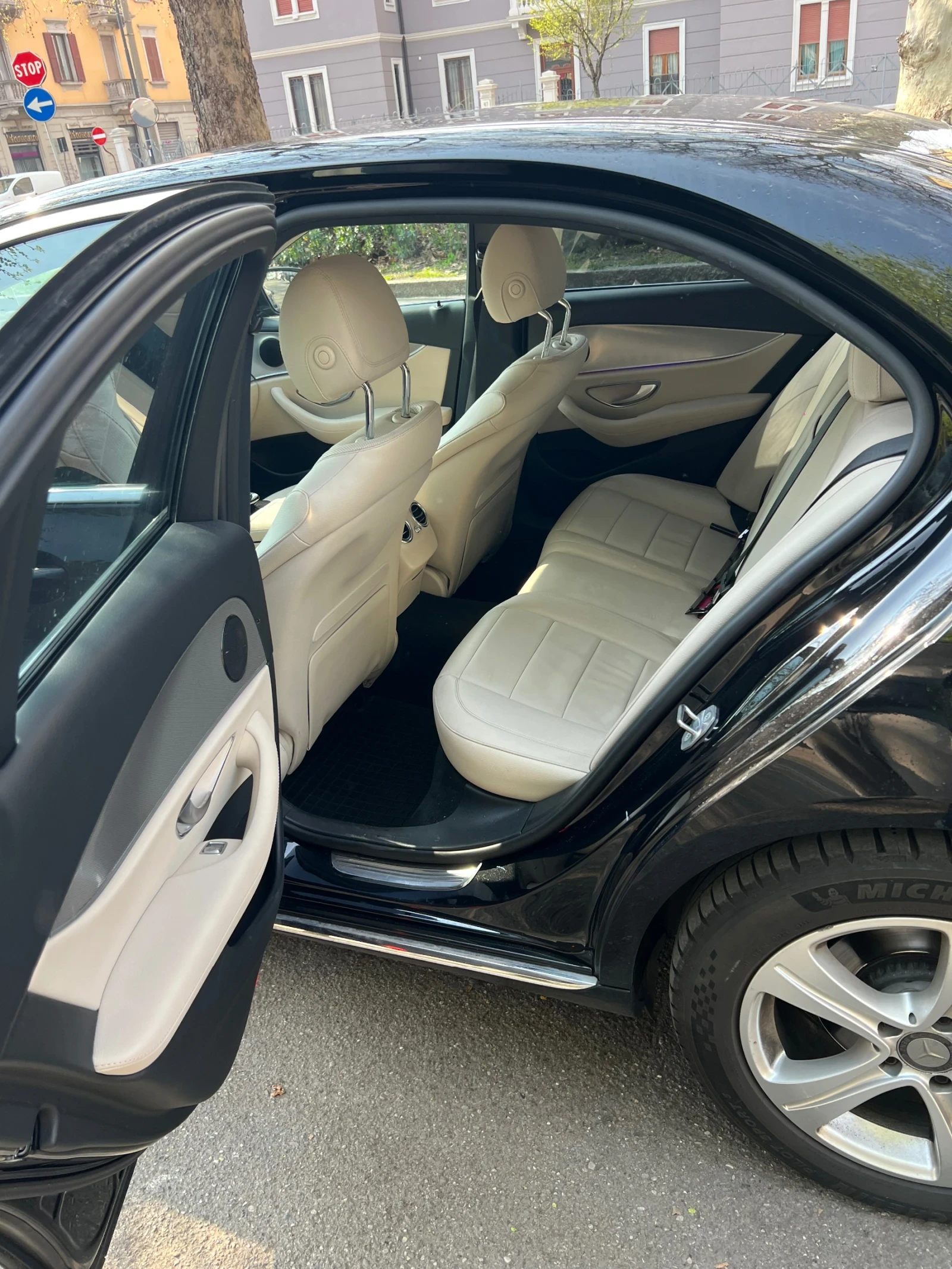Mercedes-Benz E 220, снимка 8 - Автомобили и джипове - 55386319