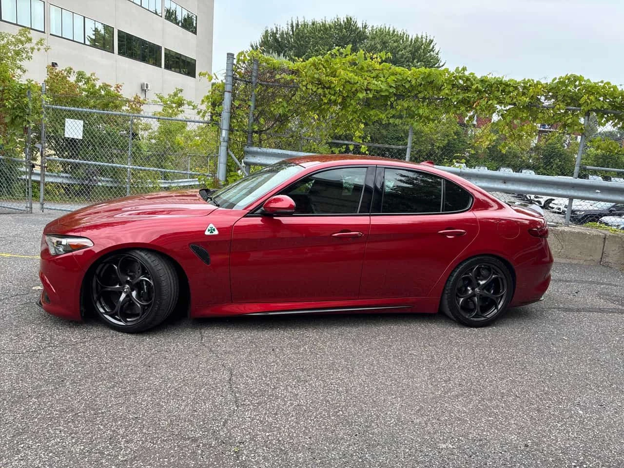 Alfa Romeo Giulia * Quadrifoglio* АВТОКРЕДИТ БЕЗ ПЪРВОНАЧАЛНА ВНОСКА, снимка 2 - Автомобили и джипове - 55473207