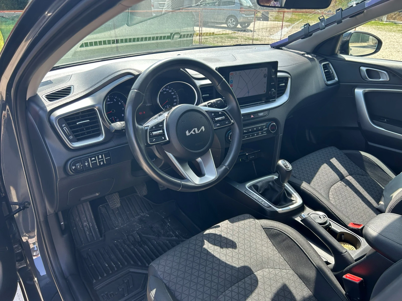 Kia Ceed SW 1.5 T-GDI Comfort, снимка 13 - Автомобили и джипове - 55897668