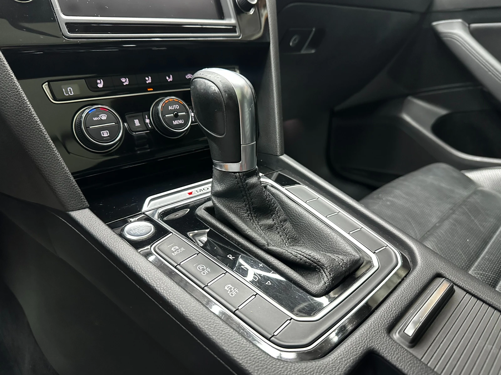 VW Passat 2.0d 239 к.с./ГАРАНЦИЯ, снимка 11 - Автомобили и джипове - 55926073