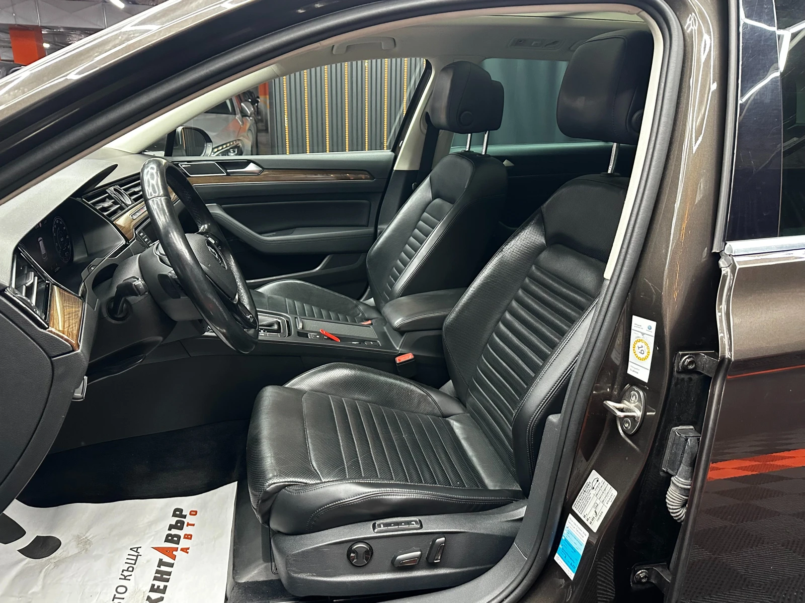 VW Passat 2.0d 239 к.с./ГАРАНЦИЯ, снимка 8 - Автомобили и джипове - 55926073