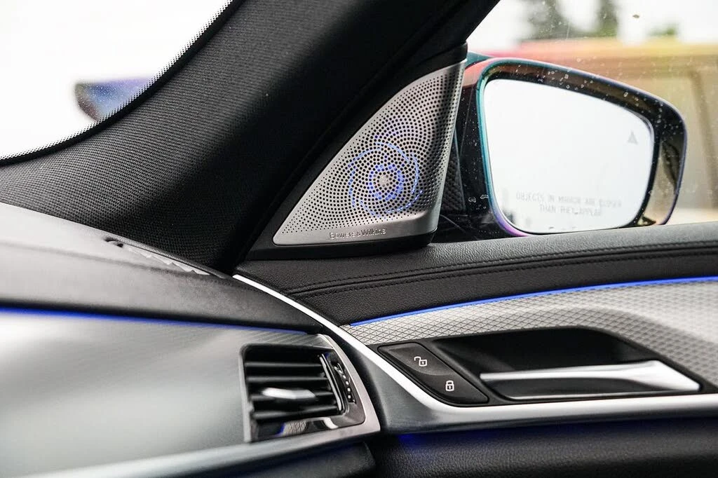 BMW 550 M* HUD* DIS* 360* B&W* ЩОРИ* КРАЙНА ЦЕНА, снимка 11 - Автомобили и джипове - 56046798