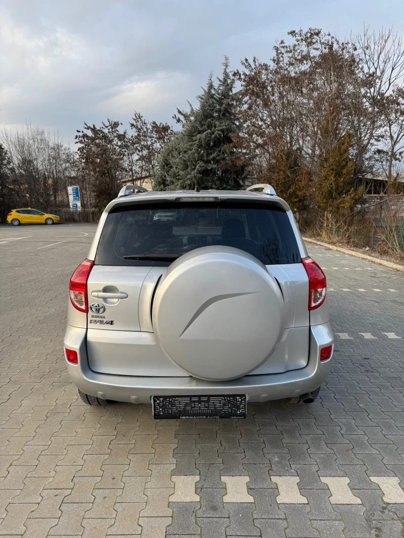 Toyota Rav4 2.2 D4D 136k.c, снимка 6 - Автомобили и джипове - 48948729