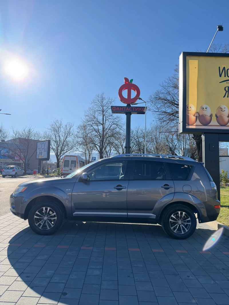 Mitsubishi Outlander, снимка 4 - Автомобили и джипове - 52928379