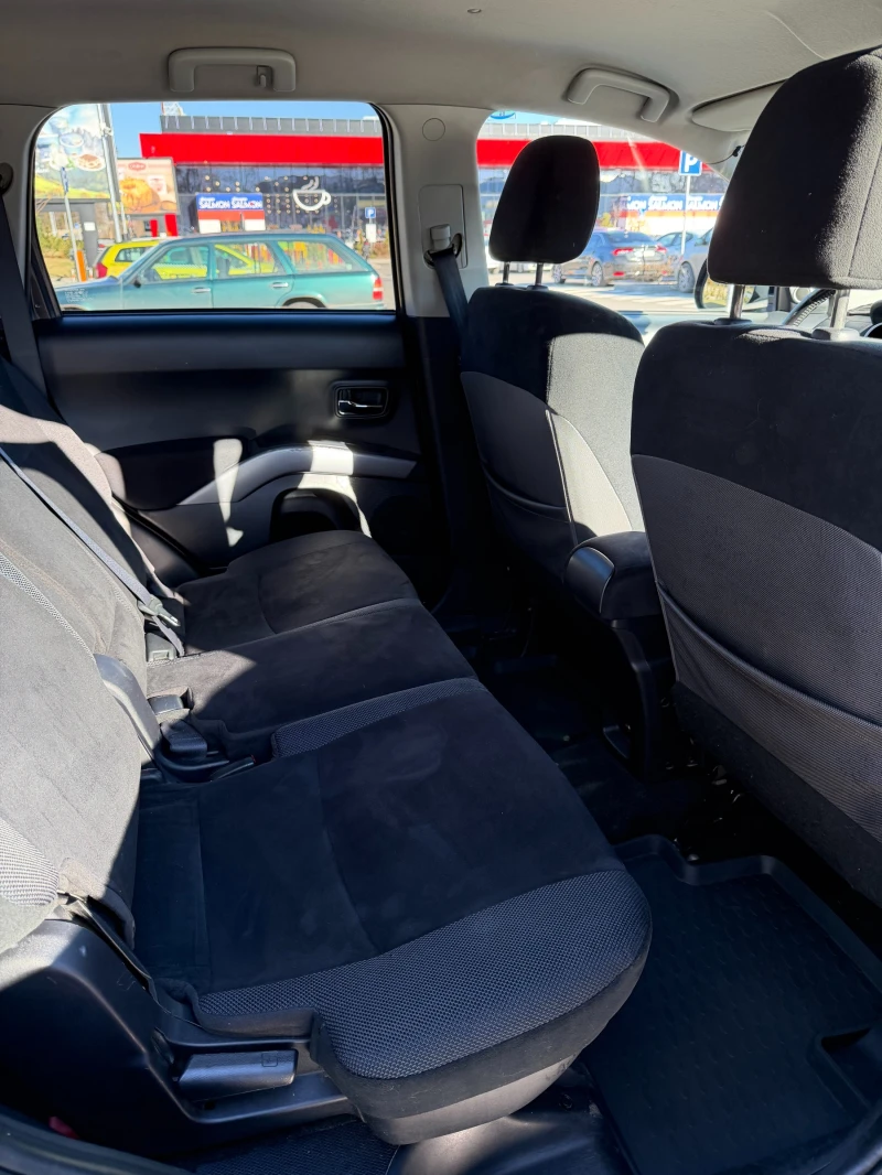 Mitsubishi Outlander, снимка 9 - Автомобили и джипове - 52928379