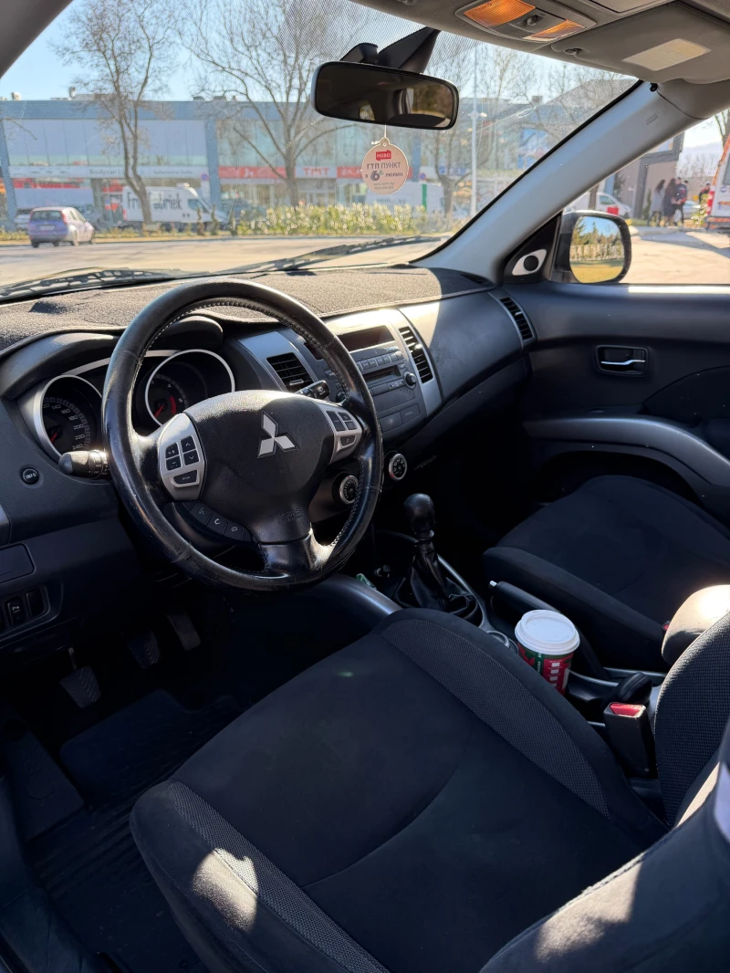 Mitsubishi Outlander, снимка 11 - Автомобили и джипове - 52928379