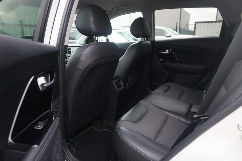 Kia Niro 1.6 Hybrid KeyGO KAM Distronic Lane 18Zoll #iCarbg, снимка 10 - Автомобили и джипове - 53391278