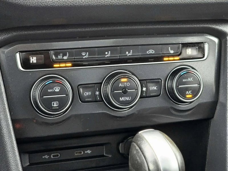 VW Tiguan SEL Premium R-Line* АвтоКредит* (ЦЕНА ДО БГ), снимка 12 - Автомобили и джипове - 53528438