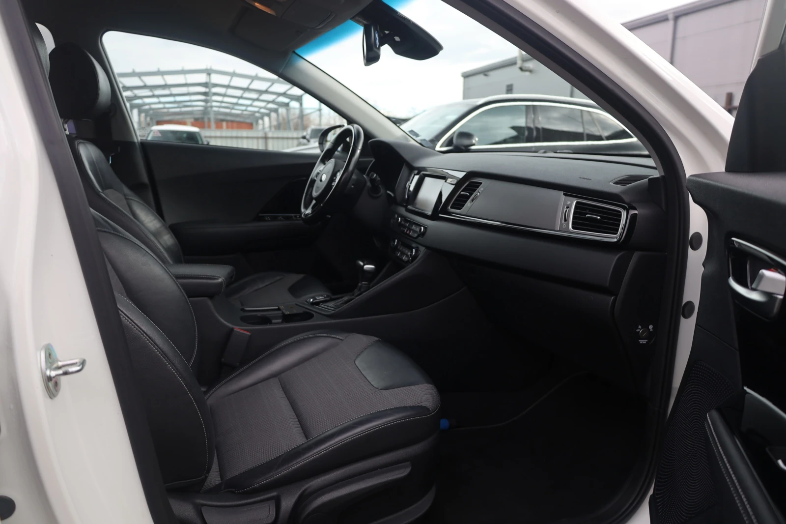 Kia Niro 1.6 Hybrid KeyGO KAM Distronic Lane 18Zoll #iCarbg - изображение 7