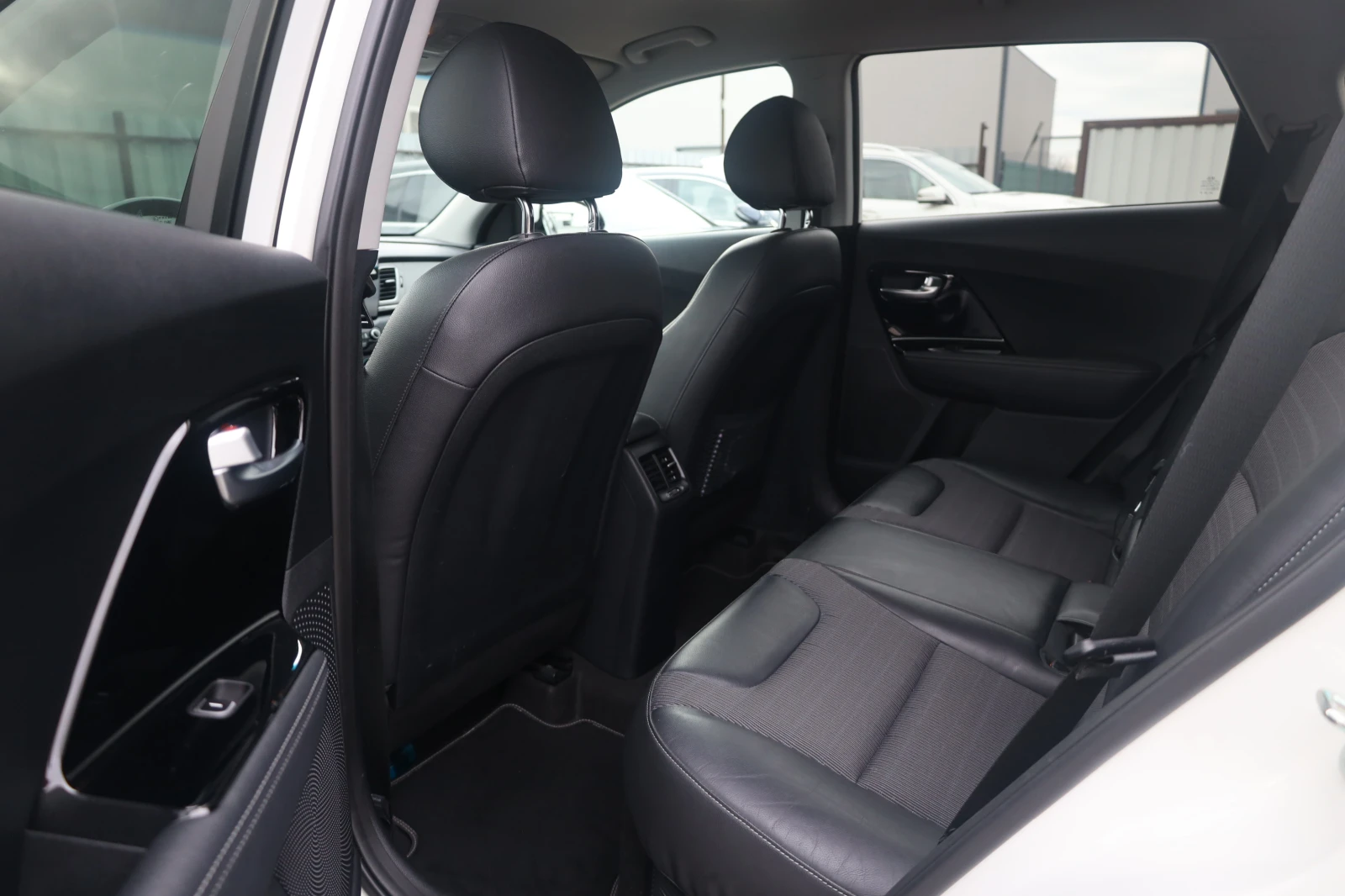 Kia Niro 1.6 Hybrid KeyGO KAM Distronic Lane 18Zoll #iCarbg - изображение 10